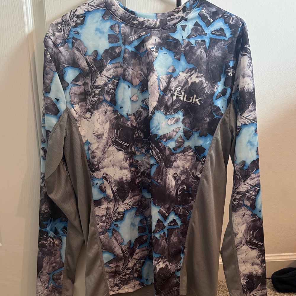 Huk Abstract Blue and Gray Performance Shirt